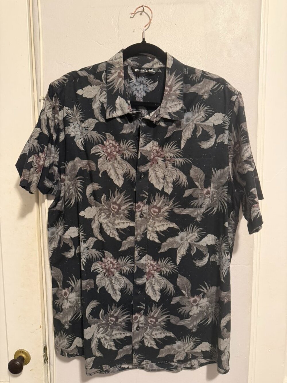 EUC TravisMathew Button Up Shirt | Men’s XL | Black Floral Print